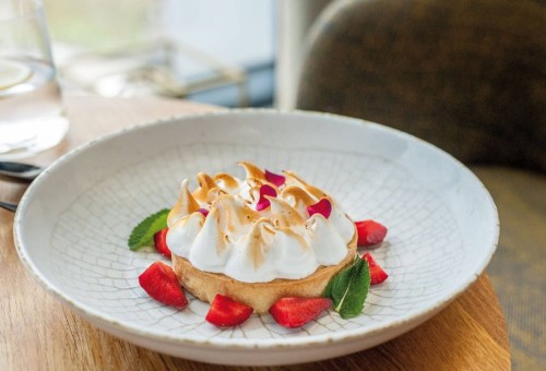 czarne sztućce, modna porcelana, talerze porcelanowe do zmywarkim, kieliszki do wina, kieliszki do szampana, kieliszki do whisky, szklanki do drinków, talerze deserowe, sklep z porcelaną.jpg