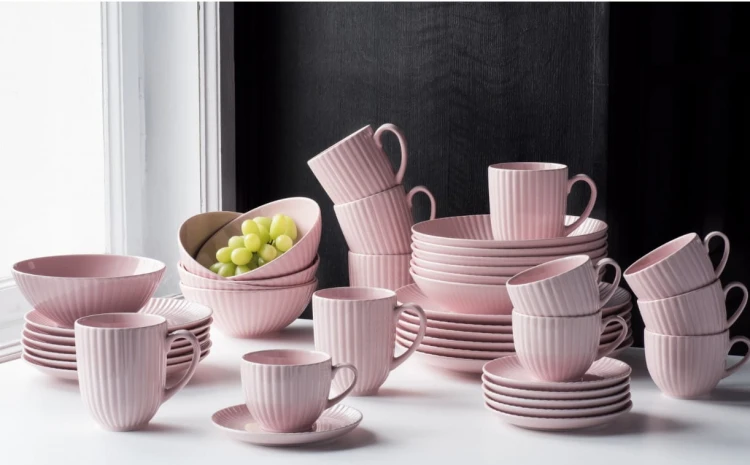 czarne sztućce, modna porcelana, talerze porcelanowe do zmywarkim, kieliszki do wina, kieliszki do szampana, kieliszki do whisky, szklanki do drinków, talerze deserowe, sklep z porcelaną.jpg