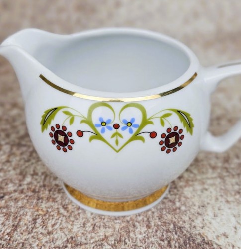 czarne sztućce, modna porcelana, talerze porcelanowe do zmywarkim, kieliszki do wina, kieliszki do szampana, kieliszki do whisky, szklanki do drinków, talerze deserowe, sklep z porcelaną.jpg