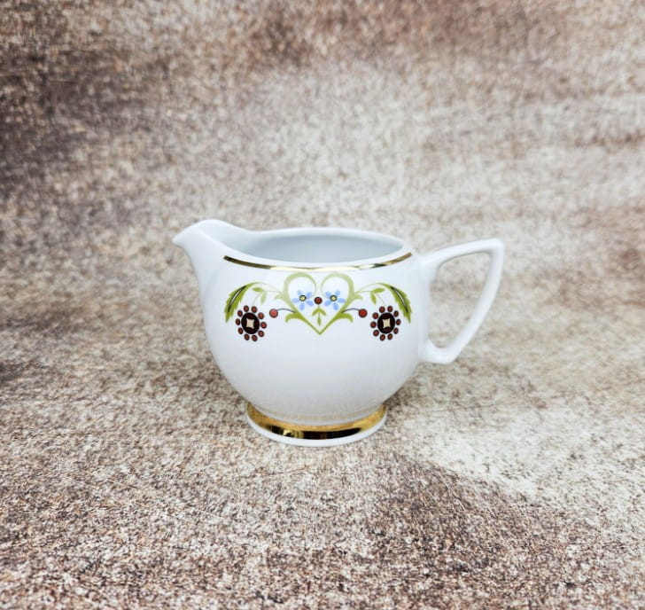 sklep z filiżankami, modna porcelana, serwis obiadowy porcelana biała, talerze obiadowe, zestaw porcelany, talerze porcelanowe do zmywarki, porcelana kremowa, komplet do herbaty porcelana, elegancka, porcelana na prezent,.jpg