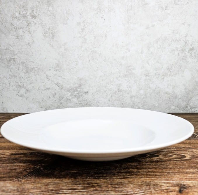 talerz biały, biały talerz, talerz głęboki, głebokie talerze, talerz na zupę, talerz procelanowy, talerze z porcelany, porcelanowe talerze, kieliszki do wina, sklep z porcelaną, modna porcelana, lubiana.jpg