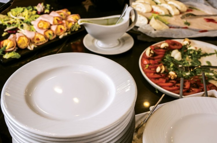 talerz biały, biały talerz, talerz głęboki, głebokie talerze, talerz na zupę, talerz procelanowy, talerze z porcelany, porcelanowe talerze,  porcelanowe kubki, kieliszki do wina, sklep z porcelaną, modna porcelana, lubiana.jpg