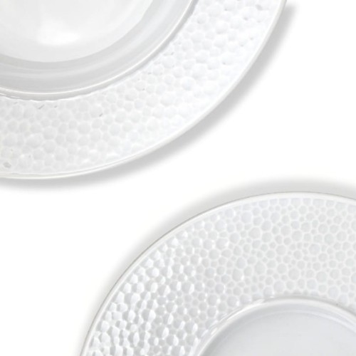 talerz porcelanowy, talerze porcelanowe, kieliszki do wina, porcelana, talerz w kropki, modna porcelana do domu, szary talerz, dekorowane talerze, drewniane talerze, sklep z porcelanę, talerze białe, białe talerze, lubiana.jpg