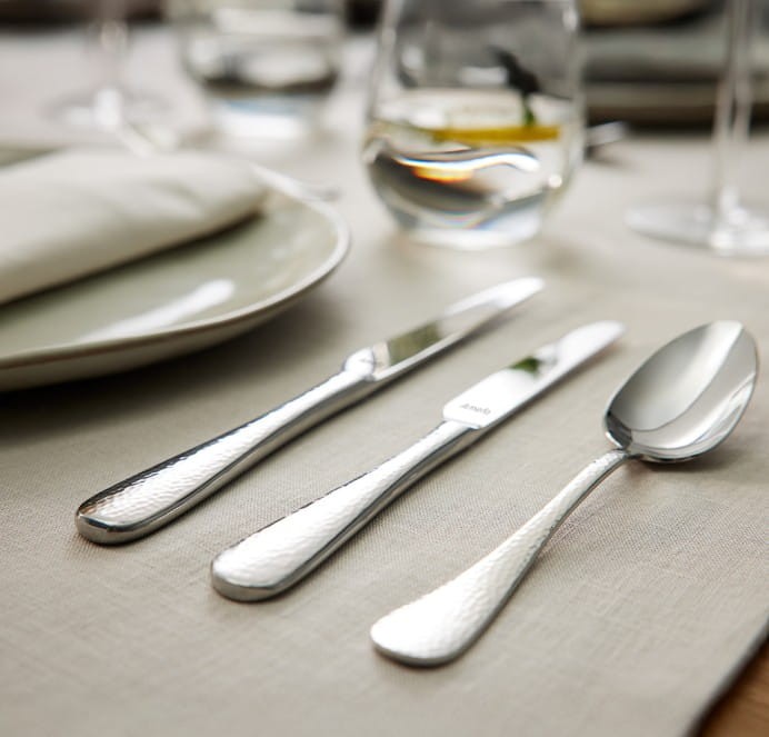 widelce, sztućce, kieliszki do wina, noże stołowe, modne sztućce, kieliszki na wodę, modna porcelana, sklep z porcelaną, kieliszki do wina, kieliszki na wodę.jpg