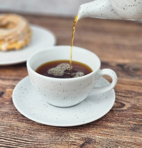 kieliszki do białe talerze, modne talerze, sklep z porcelaną, modna porcelana,  biały kubek.png.jpg