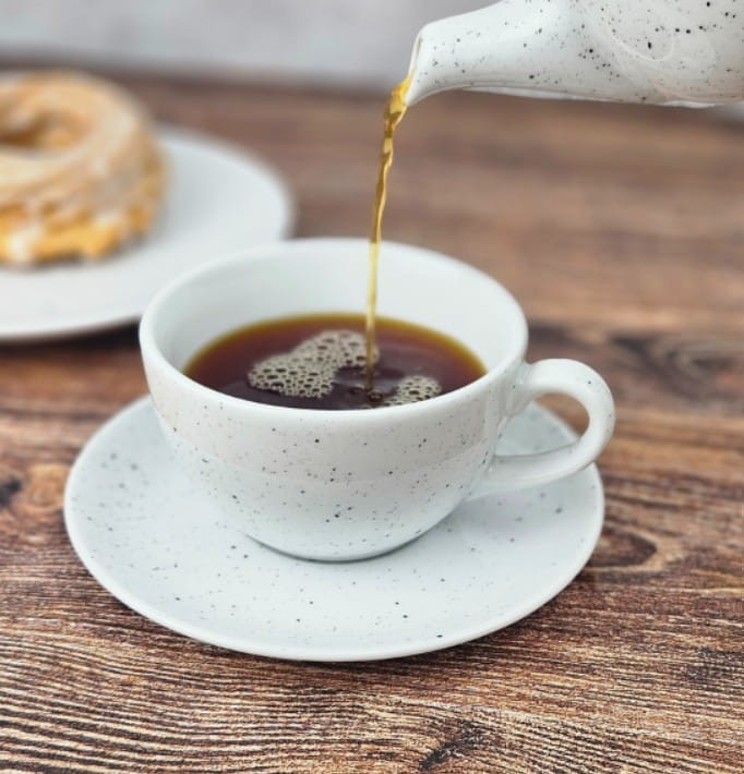 kieliszki do białe talerze, modne talerze, sklep z porcelaną, modna porcelana,  biały kubek.png.jpg