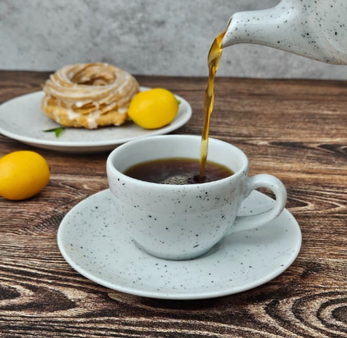 kieliszki do wina, sztućce, białe talerze, modne talerze, sklep z porcelaną, jasne filiżanki, filiżanka do herbaty, biała szklanka, modne filiżanki, białe filiżanki, beżowa filiżanka, kubek na herbatę, biały kubek.png.jpg