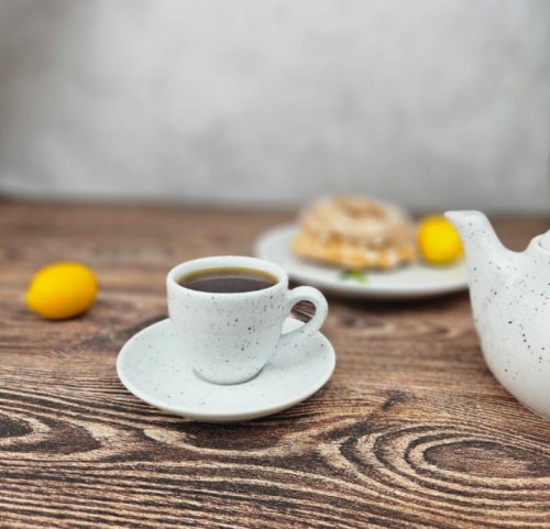 kieliszki do wina, sztućce, białe talerze, modne talerze, sklep z porcelaną, jasne filiżanki, filiżanka do herbaty, niebieska, białe filiżanki, kubek na herbatę,.jpg