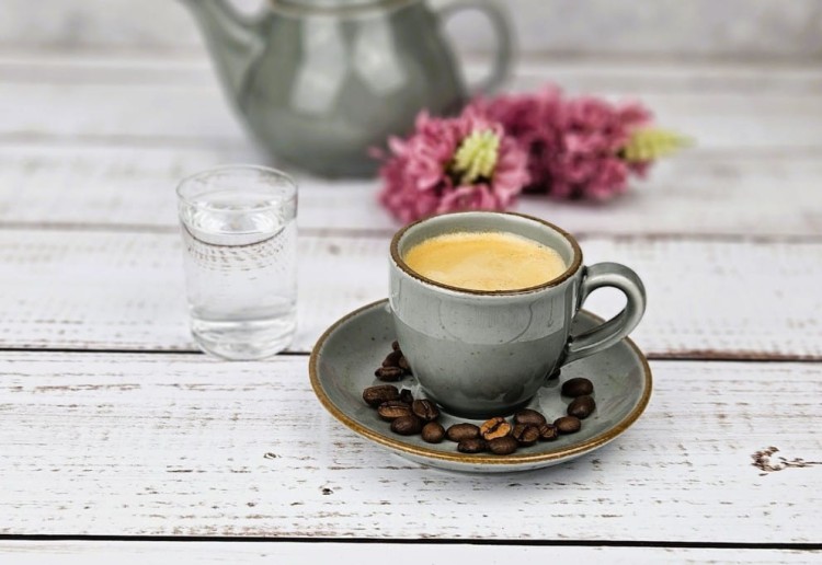 kieliszki do wina, sztućce, białe talerze, modne talerze, sklep z porcelaną, niebieskie filiżanki, szklanki na wodę,jasne filiżanki,, niebieska, białe filiżanki, kubek na herbatę,.jpg