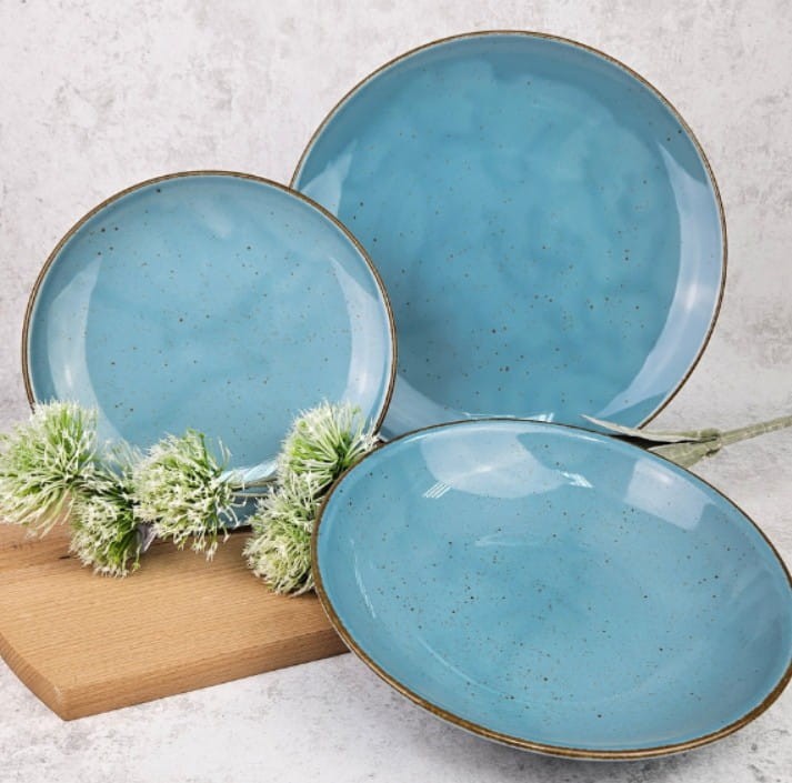 kieliszki do wina, sztućce, białe talerze, modne talerze, sklep z porcelaną, zestawy talerzy, niebieskie jasne filiżanki,, niebieska, białe filiżanki, kubek na herbatę,.jpg