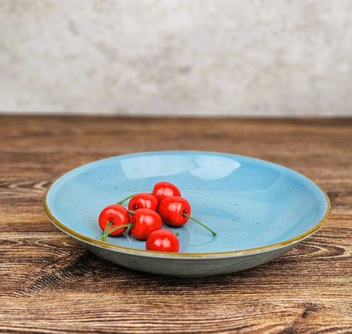 kieliszki do wina, sztućce, białe talerze, modne talerze, sklep z porcelaną, komplet porcelany, porcelanowe, zestawy talerzy, talerz, niebieskie jasne filiżanki,, niebieska, białe filiżanki, kubek na herbatę,.jpg