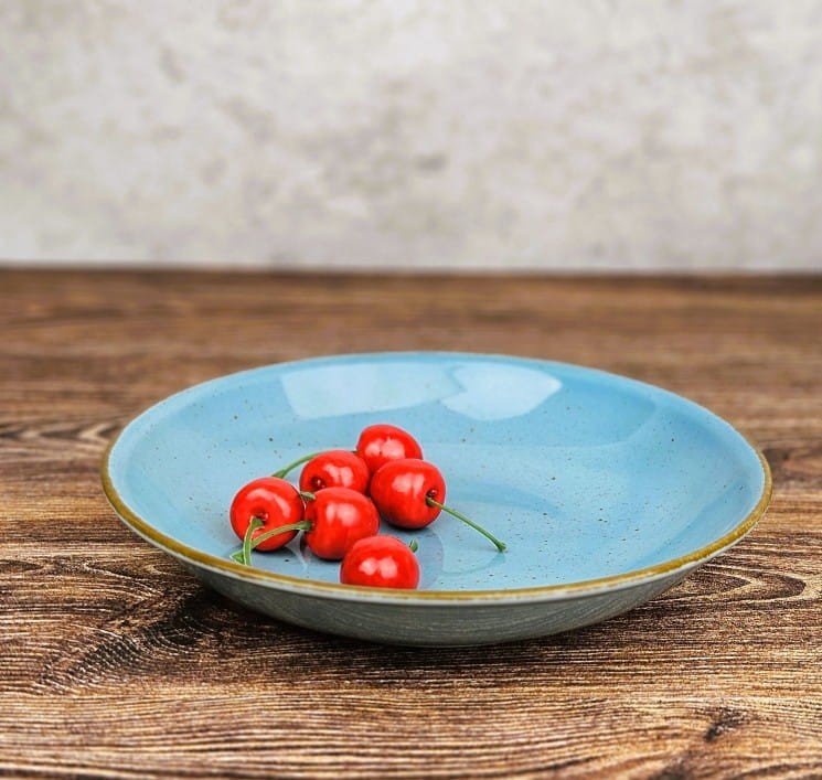 kieliszki do wina, sztućce, białe talerze, modne talerze, sklep z porcelaną, komplet porcelany, porcelanowe, zestawy talerzy, talerz, niebieskie jasne filiżanki,, niebieska, białe filiżanki, kubek na herbatę,.jpg