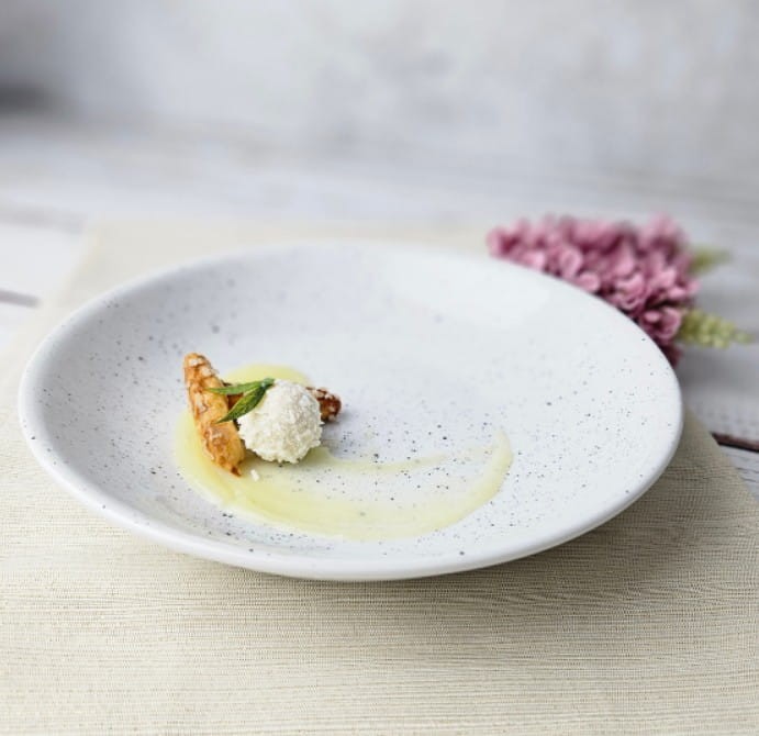 kieliszki do wina, sztućce, białe talerze, modne talerze, sklep z porcelaną, talerz, białe filiżanki, kubek na herbatę,.jpg