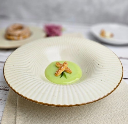 kieliszki do wina, sztućce, białe talerze, modne talerze, sklep z porcelaną, komplet porcelany, kubek na herbatę,.jpg