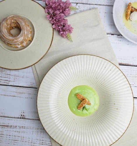 kieliszki do wina, sztućce, białe talerze, modne talerze, sklep z porcelaną, komplet porcelany, niebieska, białe filiżanki, kubek na herbatę,.jpg