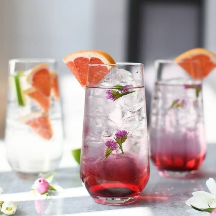 sklep z porcelaną, modna porcelana, sklepy z talerzami, sklep w porcelaną, sklepy z talerzami, filiżanki porcelanowe, biała filiżanka, .jpg