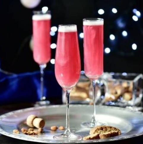 kieliszek na szampana, kieliszek na wodę, szklanki na wodę, porcelanowe filiżanki, filiżanki porcelanowe, sklepy z porcelaną, garnki, patelnie.jpg