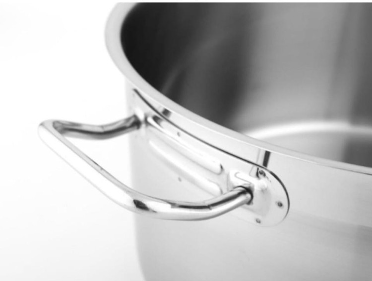 garnki, talerze, biała porcelana, filiżanki, białe talerze, filiżanki do kawy, sklepy z porcelaną, sklepy z talerzami.jpg