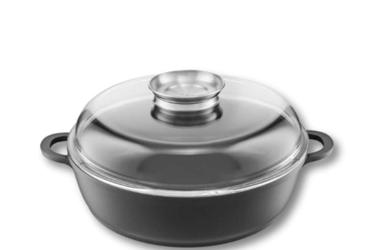 garnki, patelnie, talerze, biała porcelana, białe talerze, filiżanki do kawy, sklepy z porcelaną, sklepy z talerzami.jpg