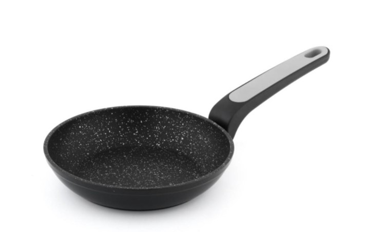 garnki, patelnie, sklepy z garnkami, widelce, noże stołowe, patelnia, filiżanki, sklepy z porcelaną, talerze, talerze zestawy.jpg