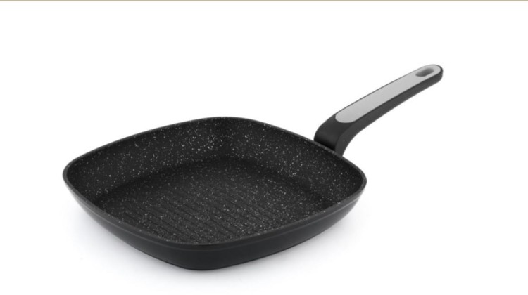 kieliszki do szampana, filiżanki, filiżanki porcelanowe, sklep z porcelaną, sklep z talerzami, widelce, noże kuchenne.jpg