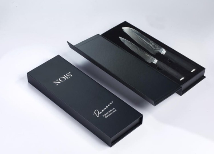 kieliszki do szampana, kieliszki do wina, filiżanki, garnki, patelnie,  filiżanki porcelanowe, widelce, noże kuchenne.jpg